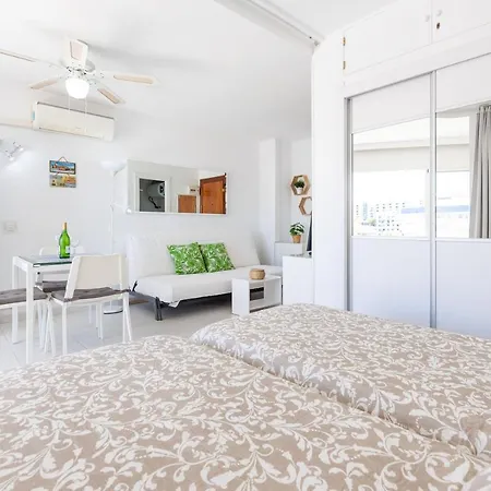 Sunny Seaside Appartement