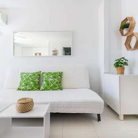 Sunny Seaside Apartment Benalmádena